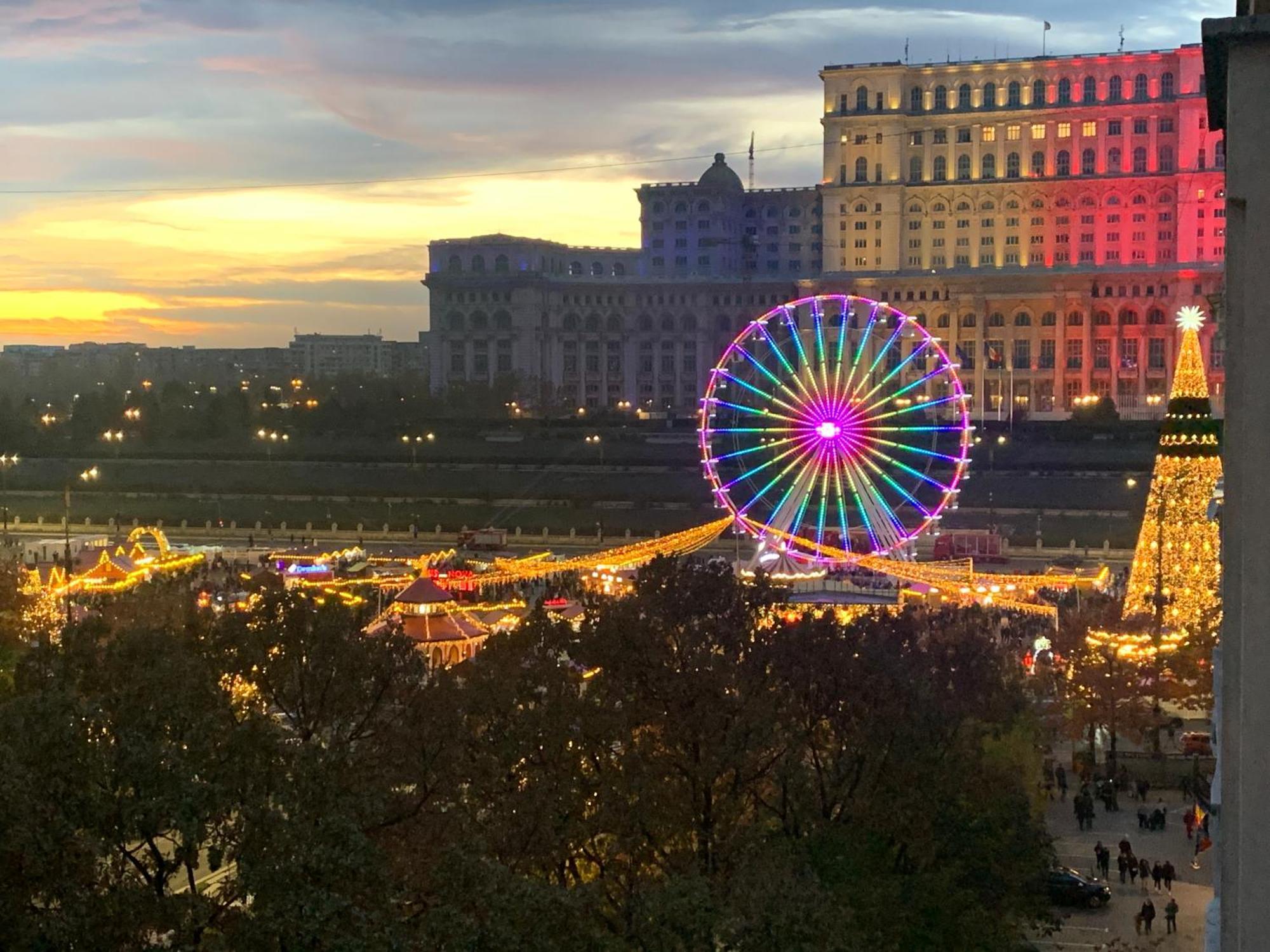 Chic Apartment Piata Constitutiei - View From The Balcony To The Palace Of Parliament Bucharest Exterior photo